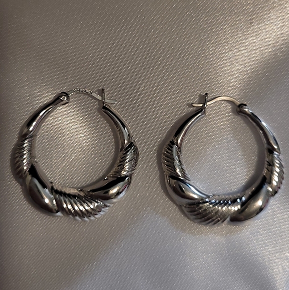 NWOT Silver Hoop Earrings - Picture 2 of 6